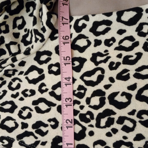 Criss Cross Sweater - Picture 7 of 8